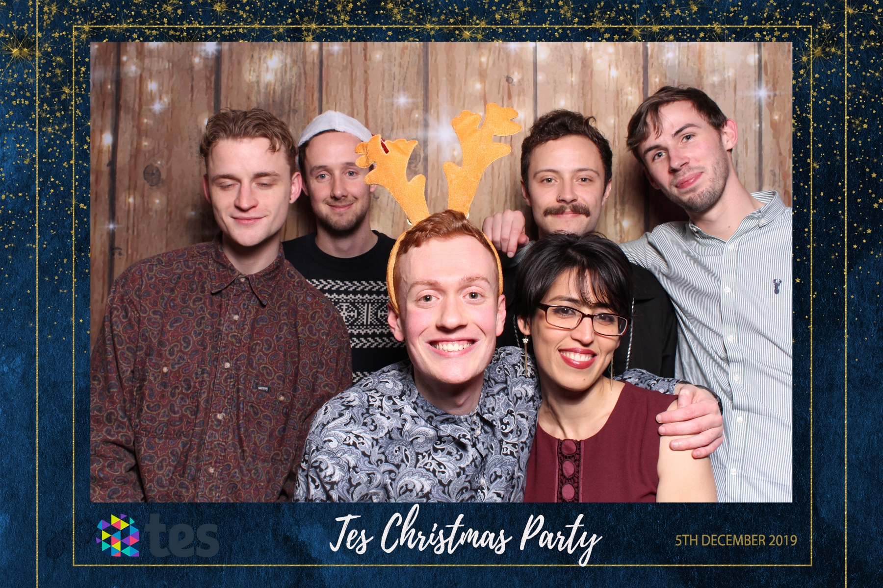 Tes Christmas party  | View more photos from the event at gallery.magicimages.uk/u/MagicImages/Tes-Christmas-party